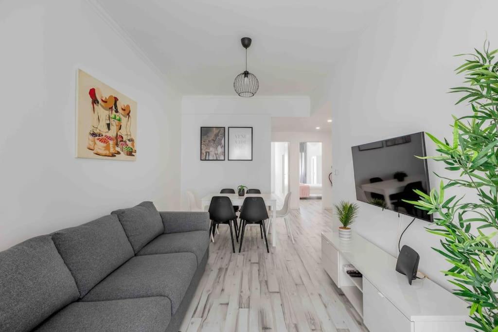 Lovely 3-Bedroom Condo W/ Free Parking On Premises Queluz Extérieur photo
