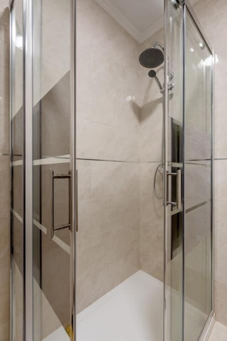 Lovely 3-Bedroom Condo W/ Free Parking On Premises Queluz Extérieur photo