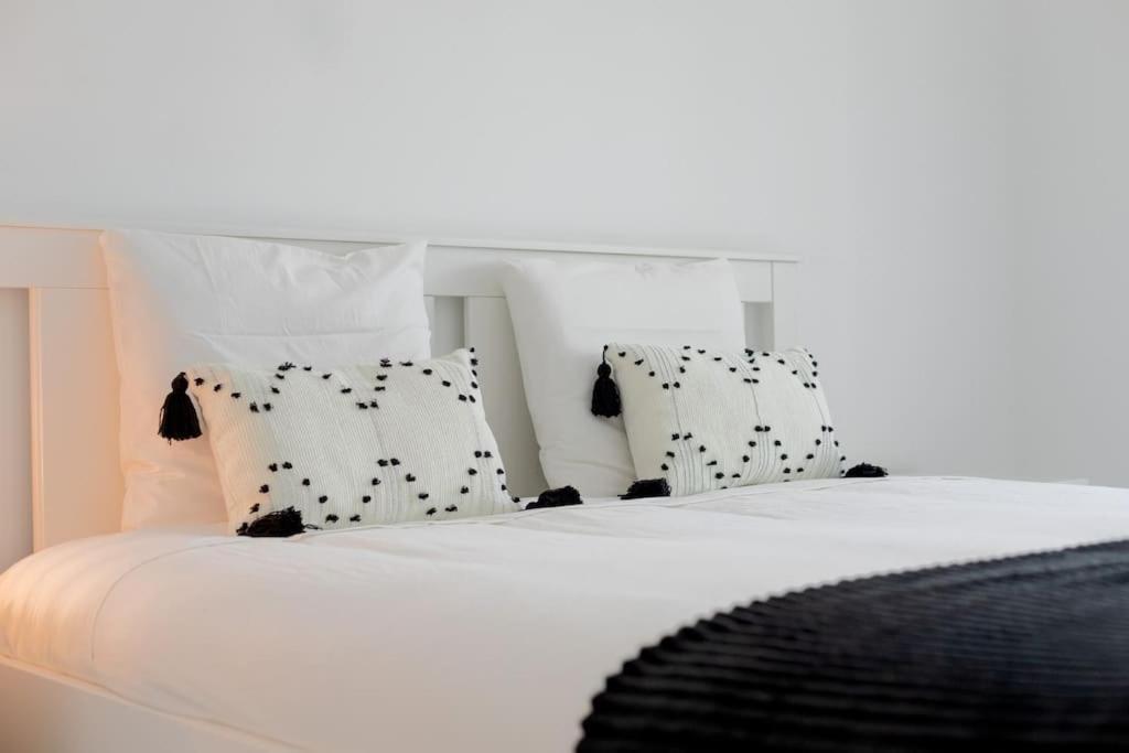 Lovely 3-Bedroom Condo W/ Free Parking On Premises Queluz Extérieur photo