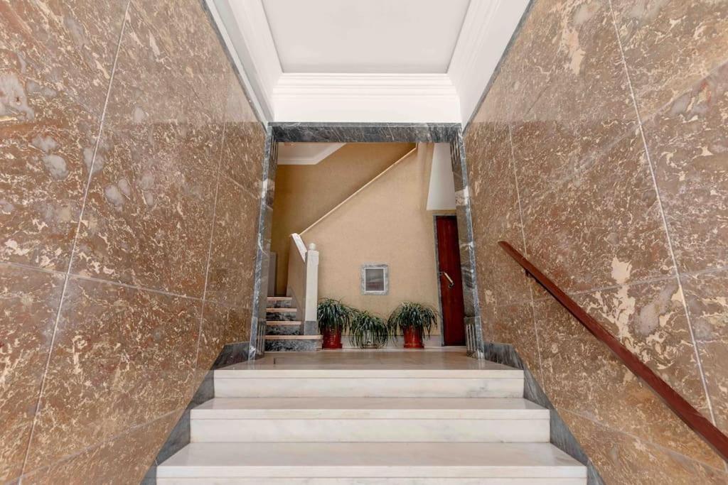 Lovely 3-Bedroom Condo W/ Free Parking On Premises Queluz Extérieur photo