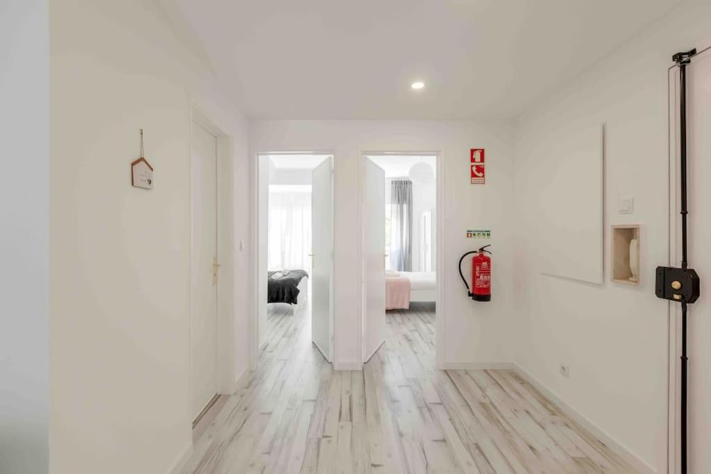 Lovely 3-Bedroom Condo W/ Free Parking On Premises Queluz Extérieur photo
