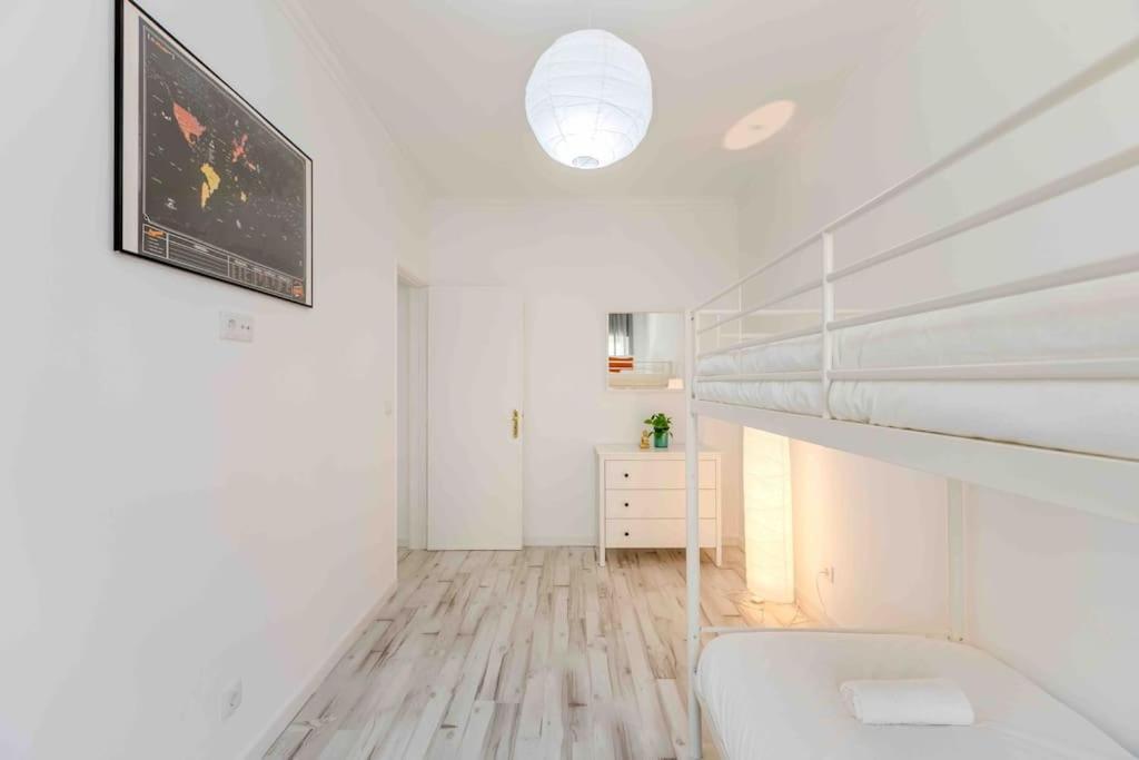 Lovely 3-Bedroom Condo W/ Free Parking On Premises Queluz Extérieur photo