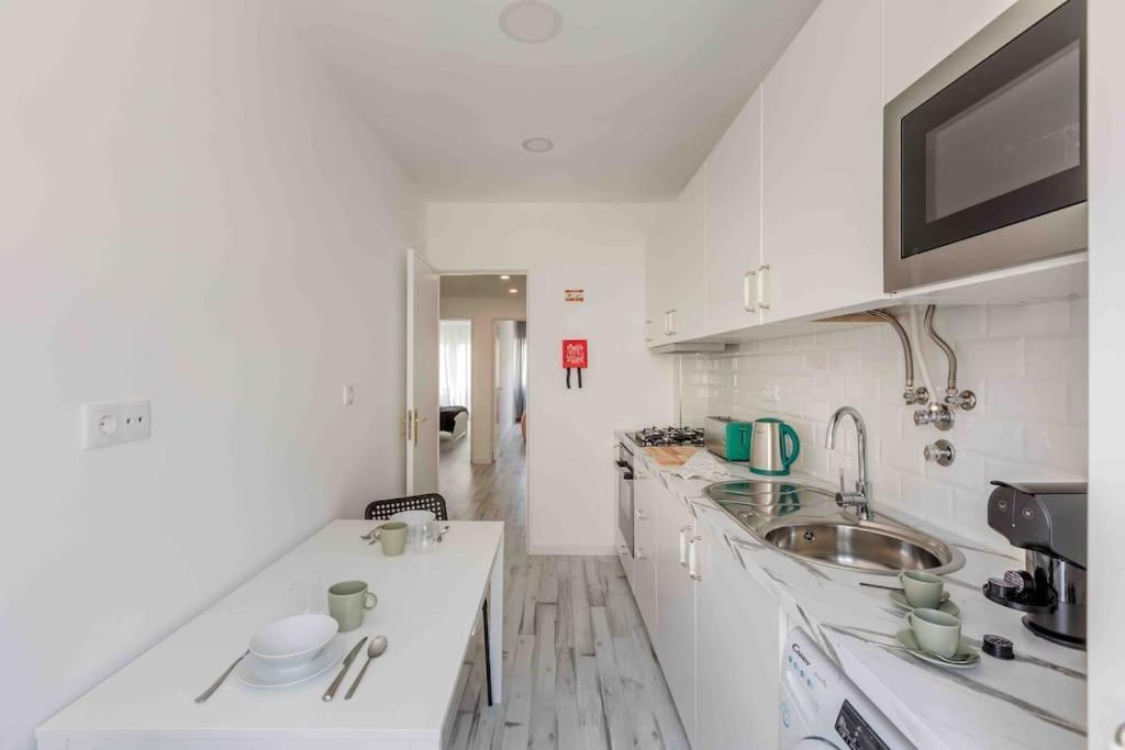 Lovely 3-Bedroom Condo W/ Free Parking On Premises Queluz Extérieur photo