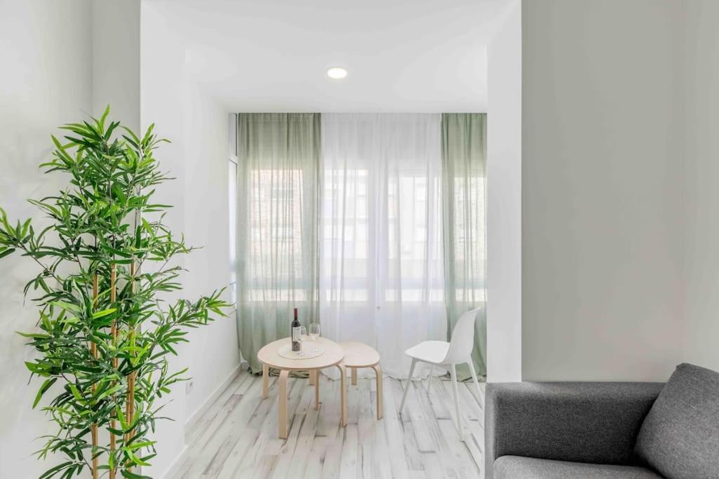 Lovely 3-Bedroom Condo W/ Free Parking On Premises Queluz Extérieur photo